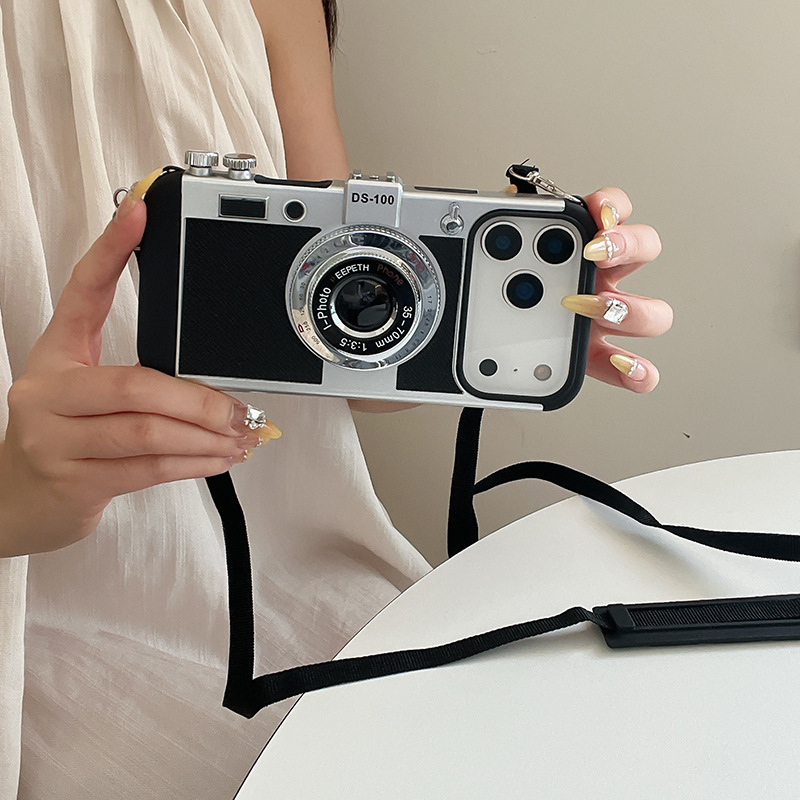 Emily in Paris Vintage Camera  - مراجعة Vintage Item وسعره