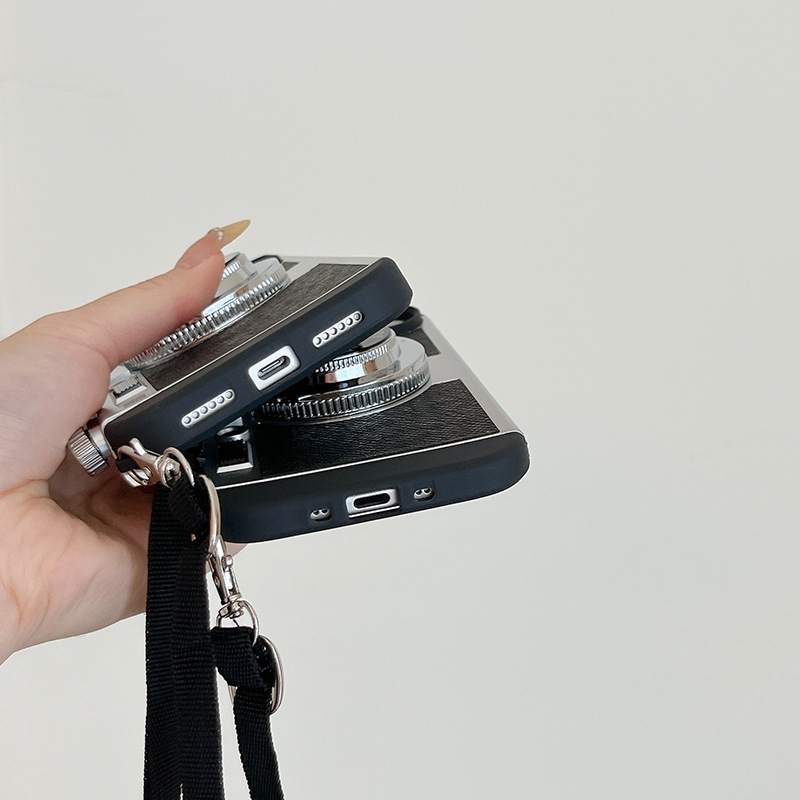 Emily in Paris Vintage Camera  - مراجعة Vintage Item وسعره