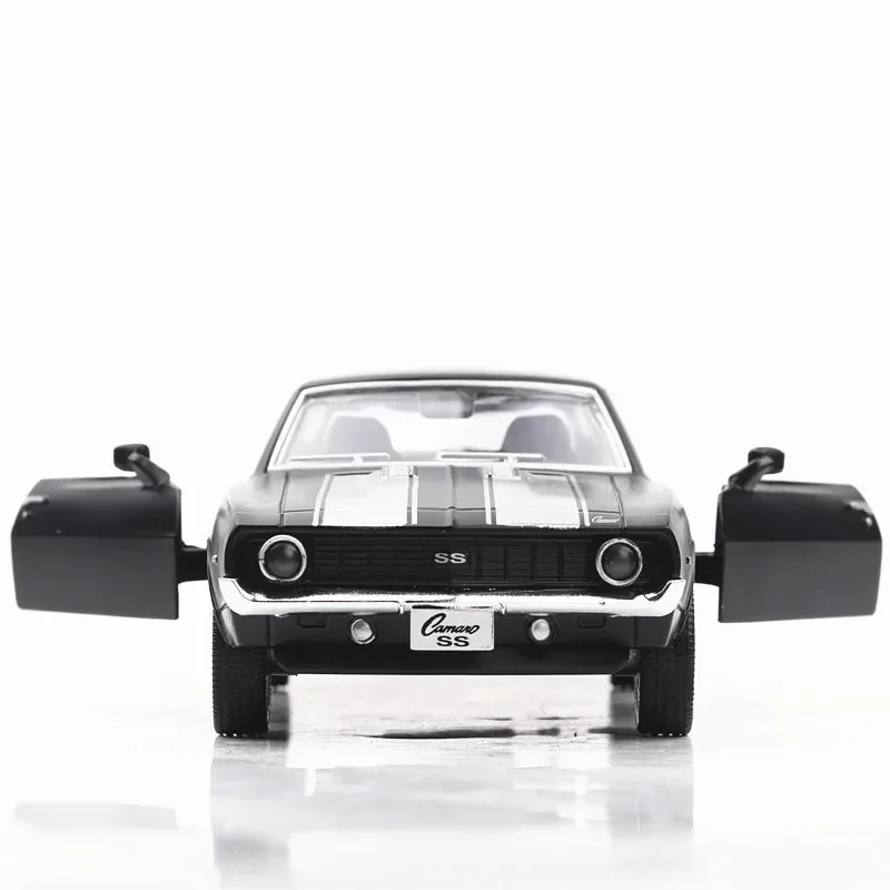 1:36 Chevrolet USA 1969 Camaro - مراجعة Vintage Collectible Toy Cars وسعره