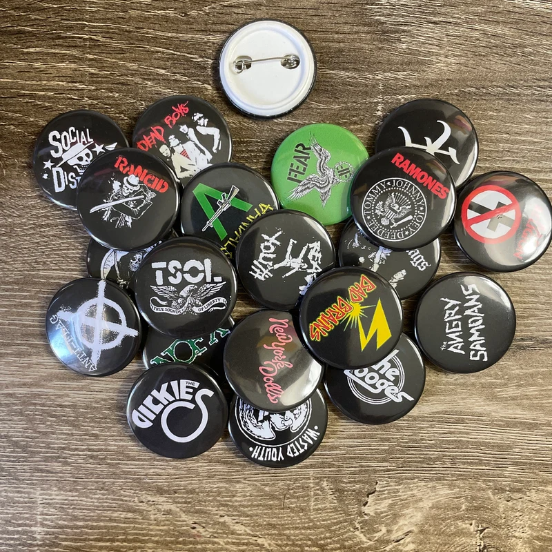 Vintage US Punk Rock Band Pinb - مراجعة Vintage Collectible Pins وسعره