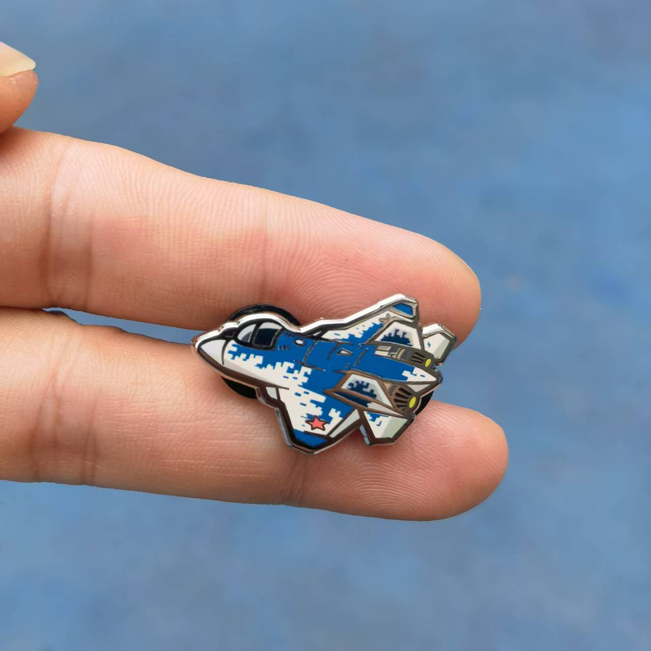 Original Chibi Airplane Badge  - مراجعة Vintage Collectible Pins وسعره
