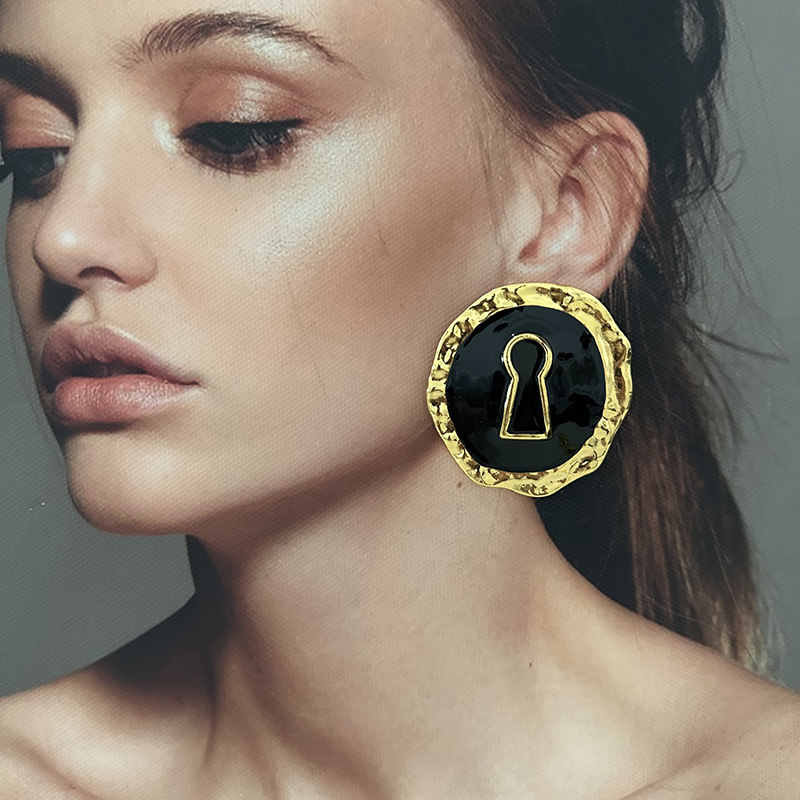 Exaggerated Black Enameled All - مراجعة Vintage Collectible Show وسعره