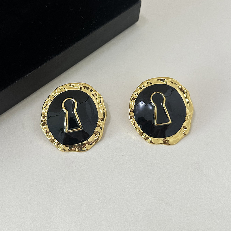 Exaggerated Black Enameled All - مراجعة Vintage Collectible Show وسعره
