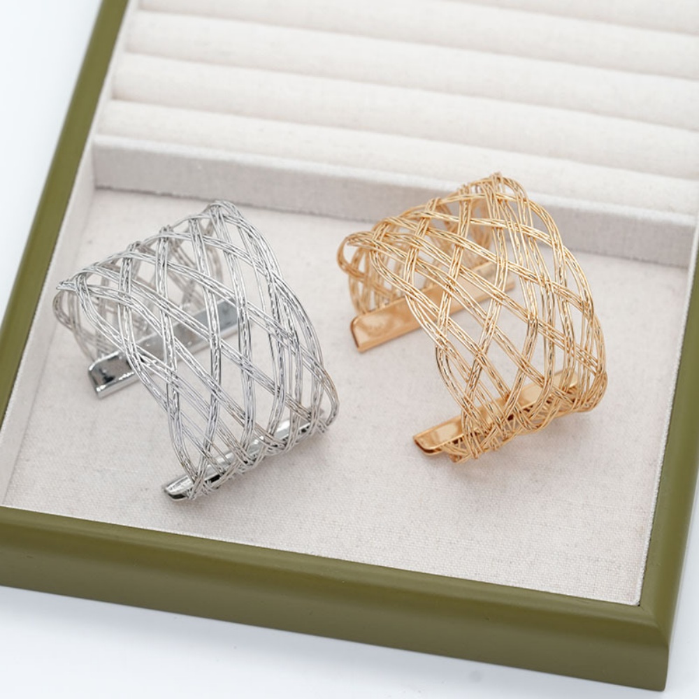 Hollow Pattern Bracelet Vintag - مراجعة Vintage Collectible Tins وسعره