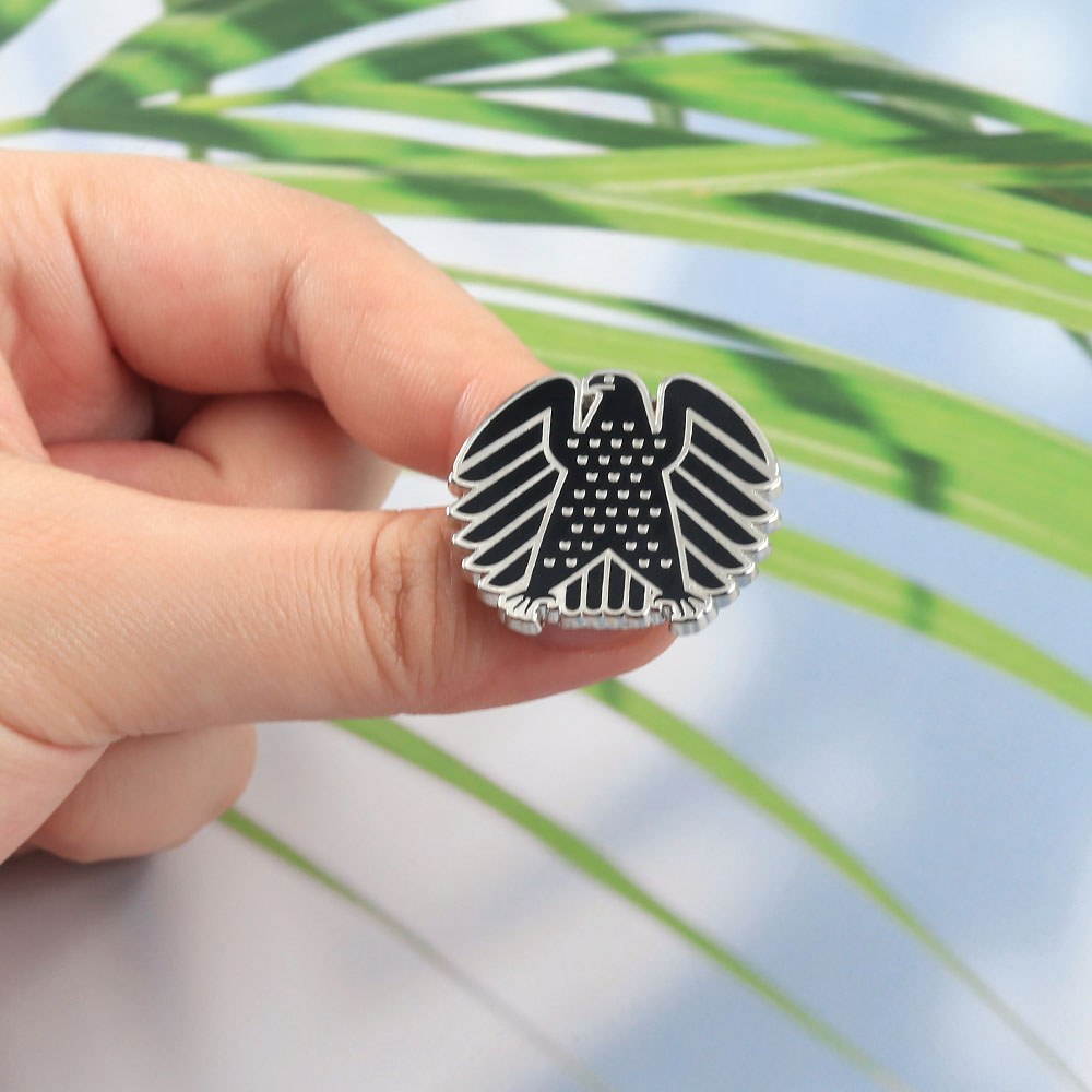 German Federal Black Hawk Broo - مراجعة Vintage Collectible Pins وسعره