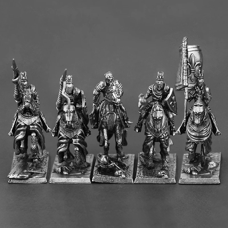 Vintage Knight Metal Figurines - مراجعة Vintage Collectible Christmas Ornaments وسعره