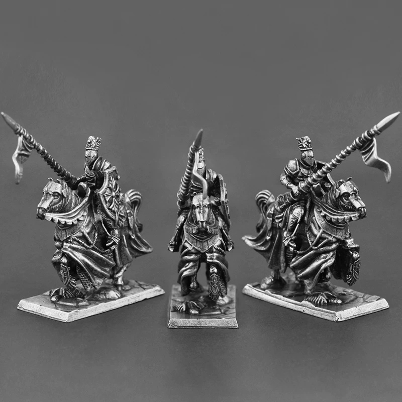 Vintage Knight Metal Figurines - مراجعة Vintage Collectible Christmas Ornaments وسعره