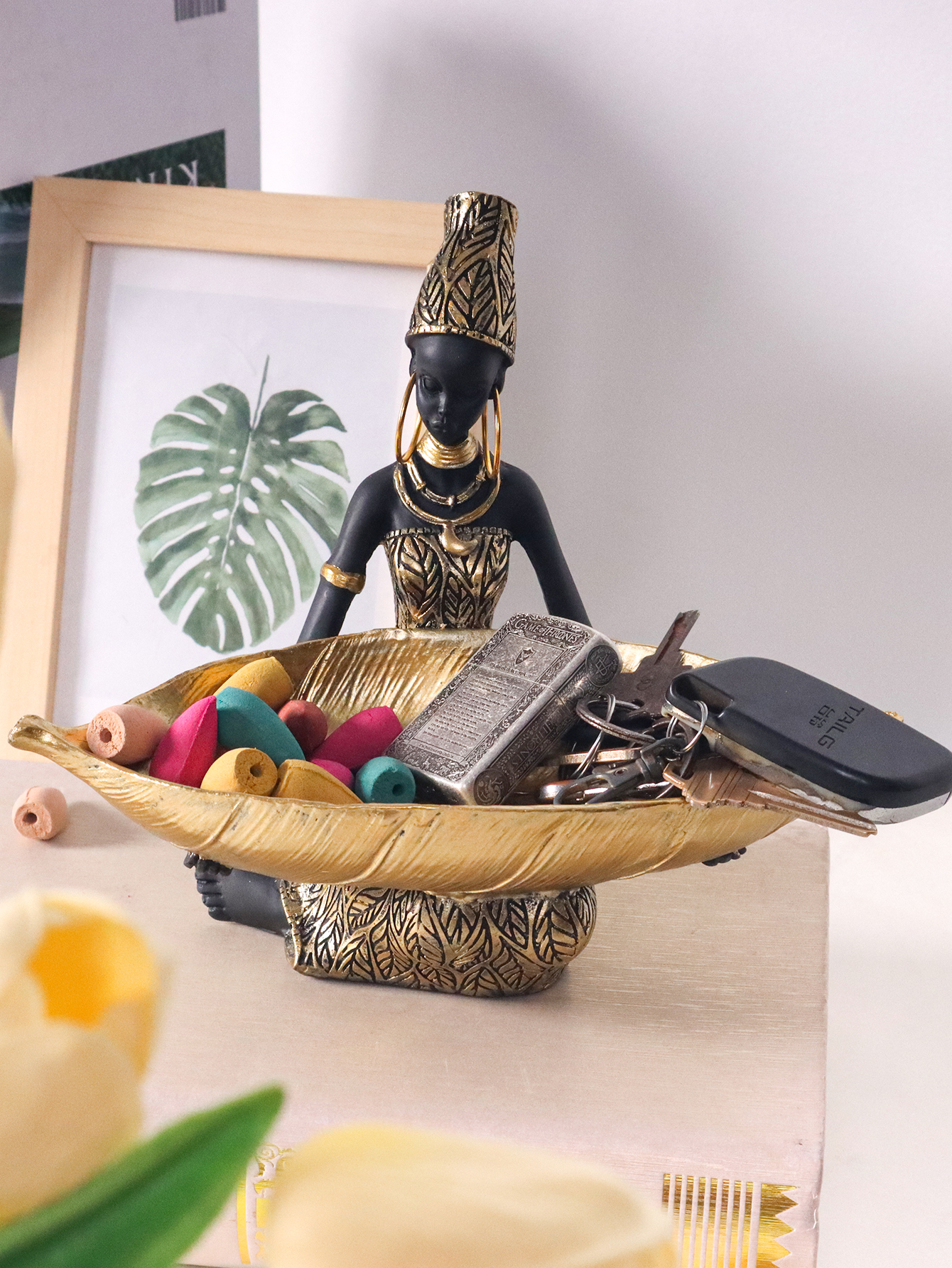 African Girl Holding a Plate S - مراجعة Vintage Collectible Ornaments وسعره